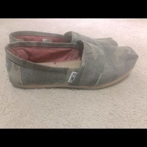 Camo Toms canvas